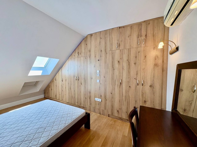 Издаје се  2 спаваће собе Софија , Центар , 159 м2 | 21736225 - слика [8]