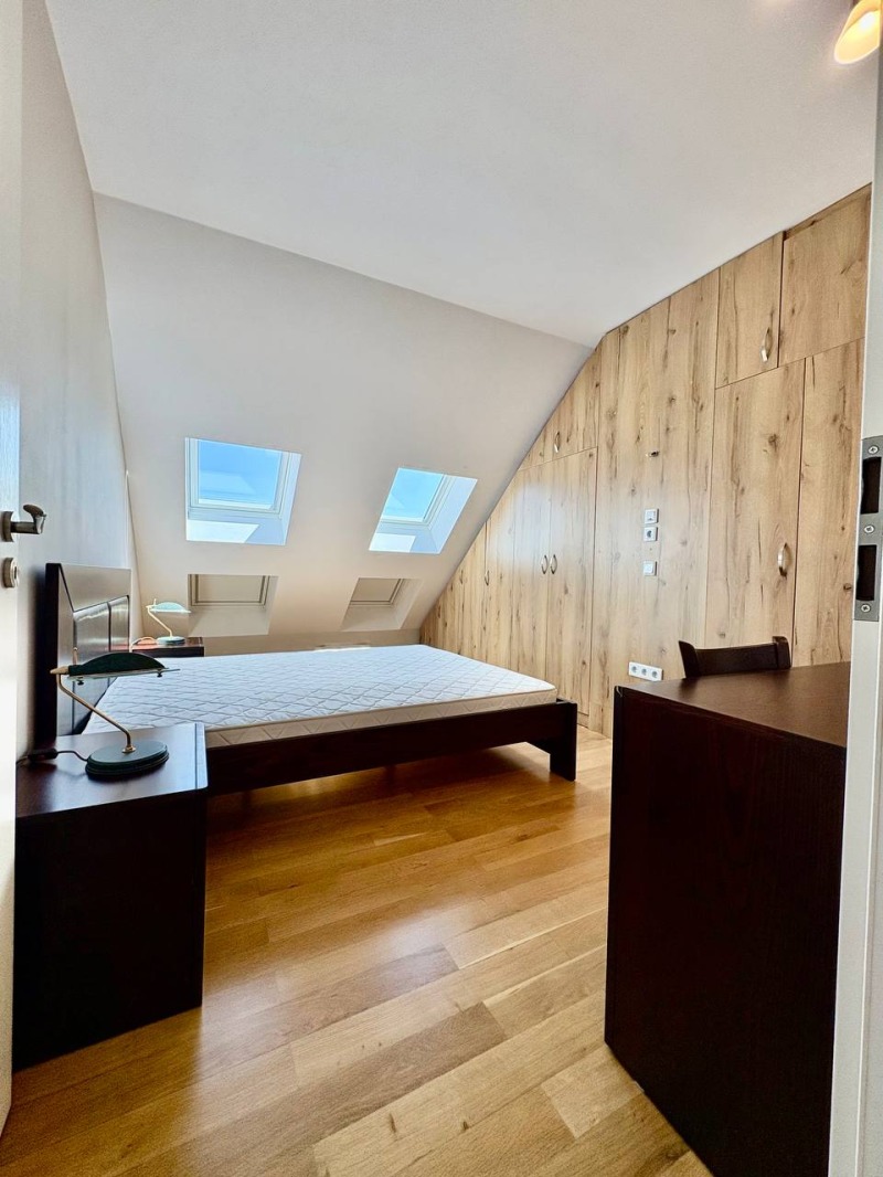 Издаје се  2 спаваће собе Софија , Центар , 159 м2 | 21736225 - слика [7]