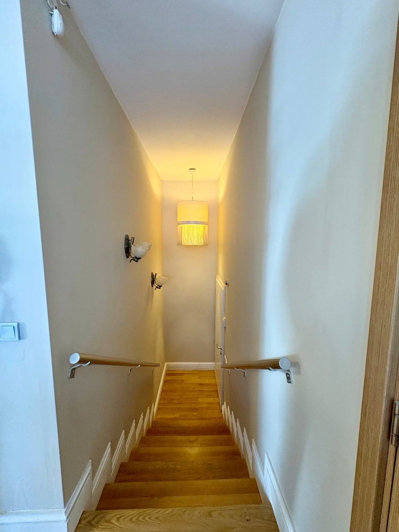 Издаје се  2 спаваће собе Софија , Центар , 159 м2 | 21736225 - слика [3]