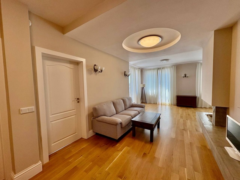 Издаје се  2 спаваће собе Софија , Центар , 159 м2 | 21736225 - слика [4]