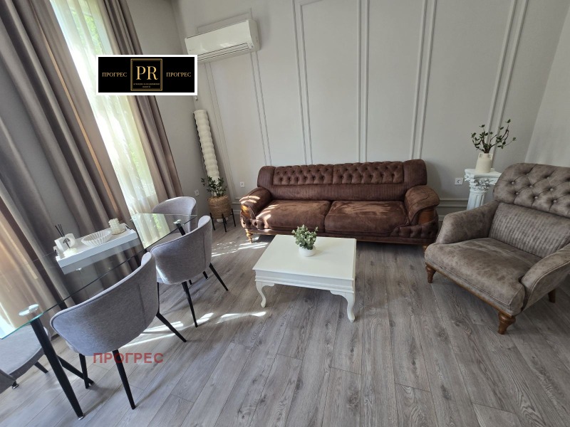 En renta  2 dormitorios Plovdiv , Tsentar , 120 metros cuadrados | 75191515