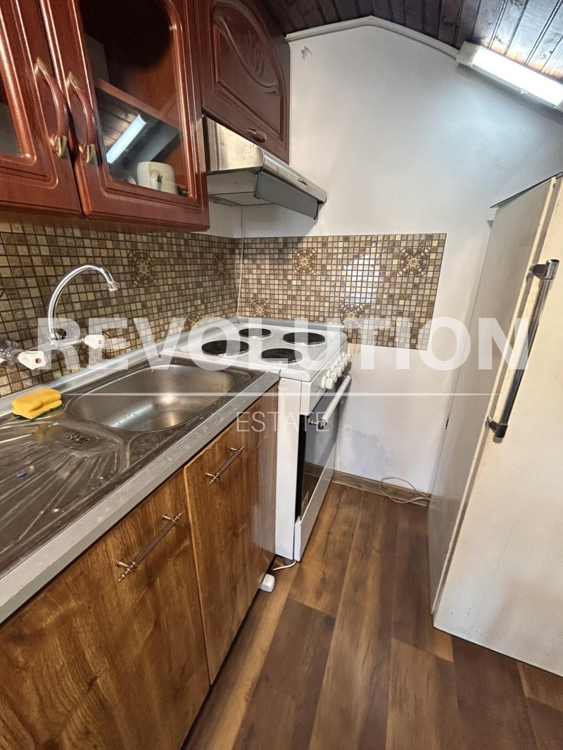 Дава под нем  Етаж от къща, град Варна, м-т Долна Трака •  350 € • ID 83323798 — holmes.bg - [1] 