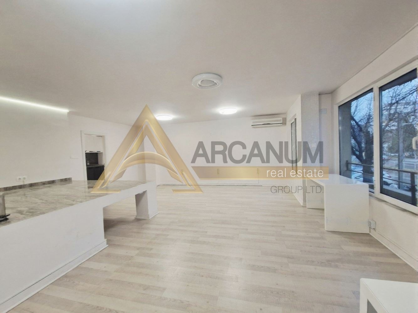 Дава под наем ОФИС, гр. Варна, Лятно кино Тракия