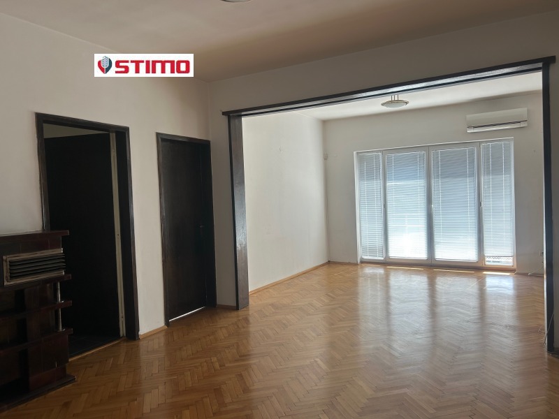 K pronájmu  3 ložnice Sofia , Centar , 110 m2 | 14348493