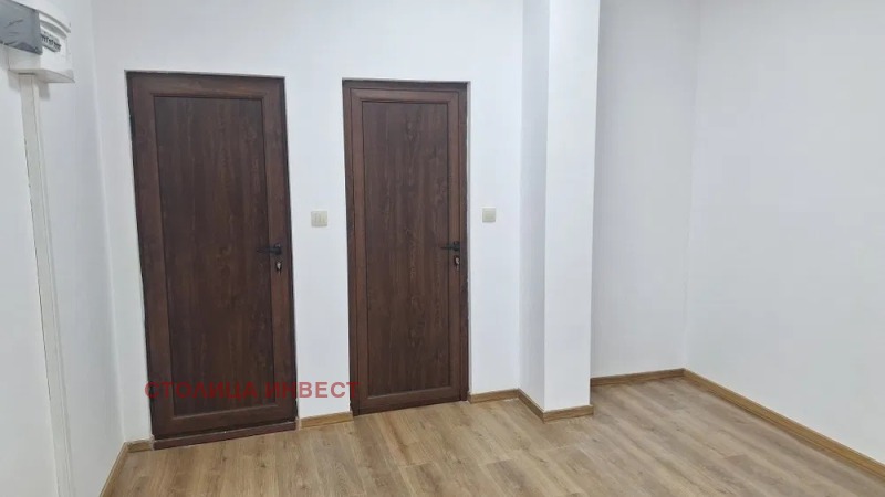 Дава под наем МАГАЗИН, гр. Русе, Център, снимка 3 - Магазини - 53451308