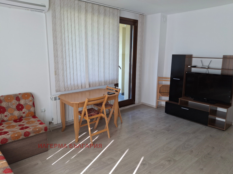 Издаје се  1 спаваћа соба Софија , Карпузица , 68 м2 | 64390129 - слика [2]