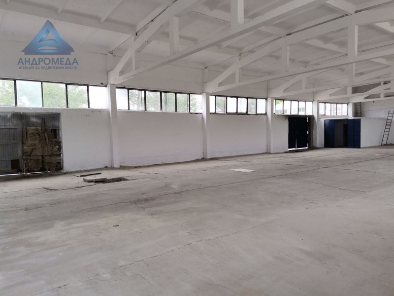 De inchiriat  Cladire industriala Pleven , Industrialna zona - Zapad , 573 mp | 42061590 - imagine [5]