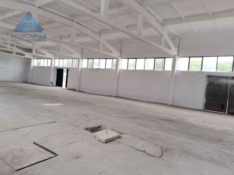 De inchiriat  Cladire industriala Pleven , Industrialna zona - Zapad , 573 mp | 42061590 - imagine [6]