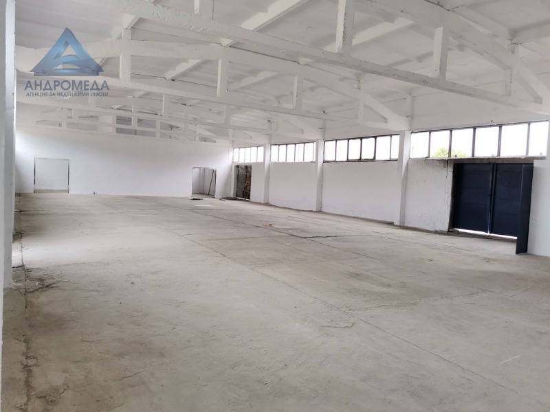 De inchiriat  Cladire industriala Pleven , Industrialna zona - Zapad , 573 mp | 42061590 - imagine [3]