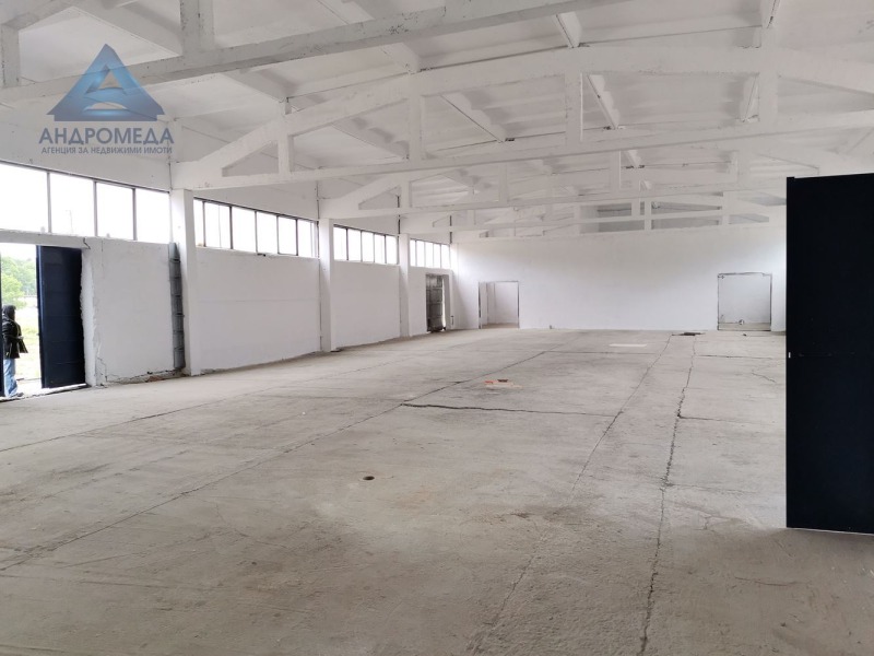 De inchiriat  Cladire industriala Pleven , Industrialna zona - Zapad , 573 mp | 42061590 - imagine [4]