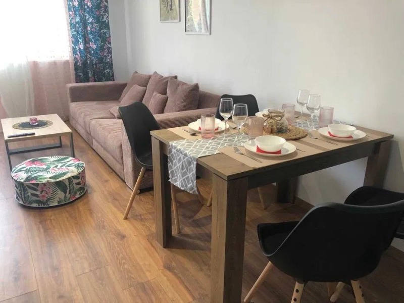 Дава под нем  2-стаен, град Варна, Спортна зала •  450 EUR • ID 72390934 — holmes.bg - [1] 