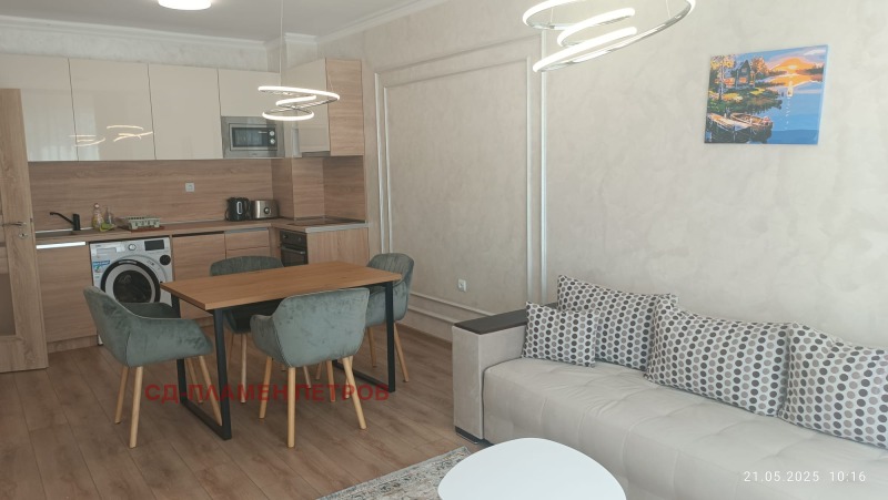 Дава под наем  3-стаен град Шумен , Пазара , 98 кв.м | 73171360