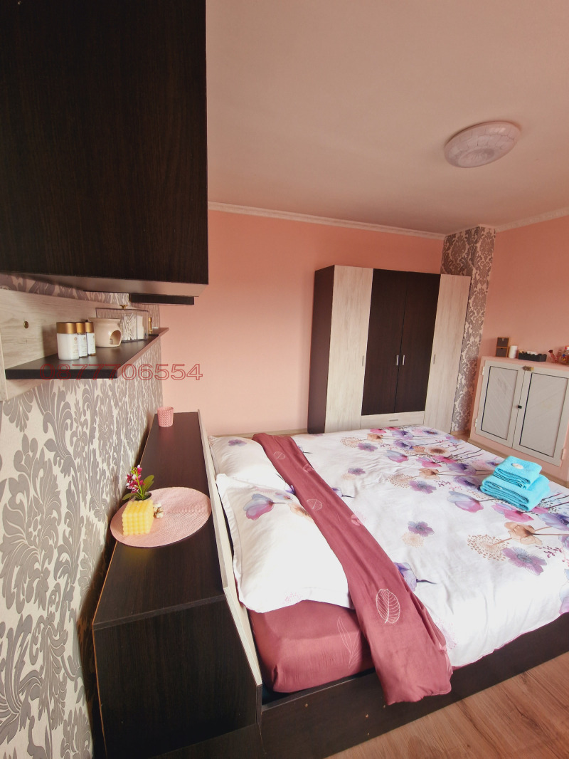 Do wynajęcia  Piętro domu Sofia , Lewski , 100 mkw | 67585753