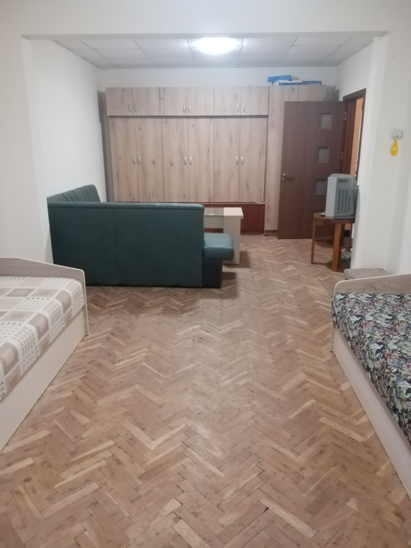 Zu vermieten  1 Schlafzimmer Ruse , Zentar , 72 qm | 37674447