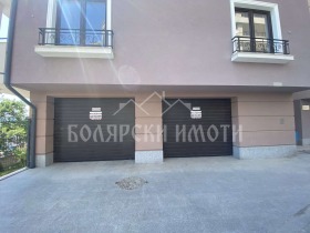 Garage Akazija, Weliko Tarnowo