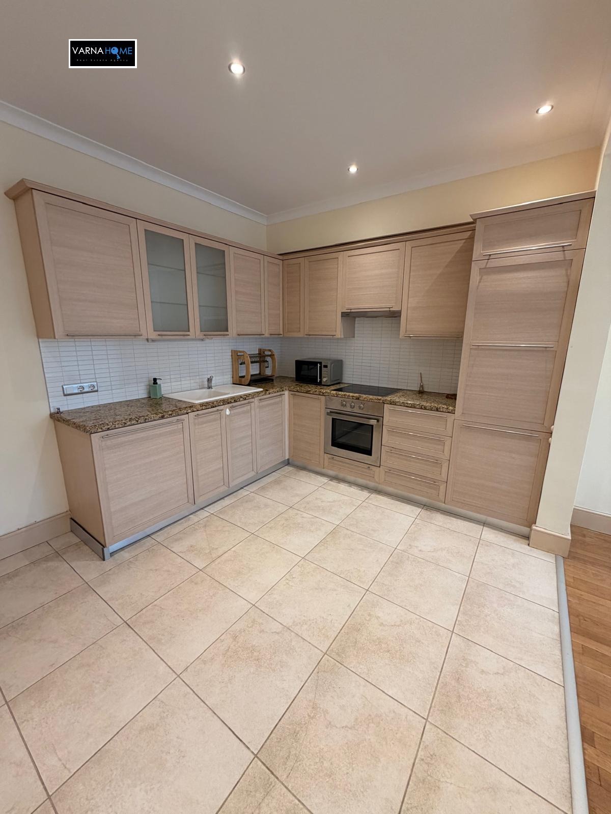 Дава под наем ОФИС, гр. Варна, ВИНС-Червен площад, снимка 2 - Офиси - 53914559