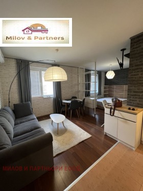 De inchiriat Studio