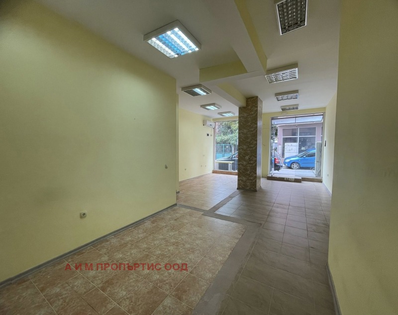 Дава под Наем МАГАЗИН в град Благоевград, Широк център - 50 кв.м / 230.08 € » 450 лв., А И М ПРОПЪРТИС ООД
