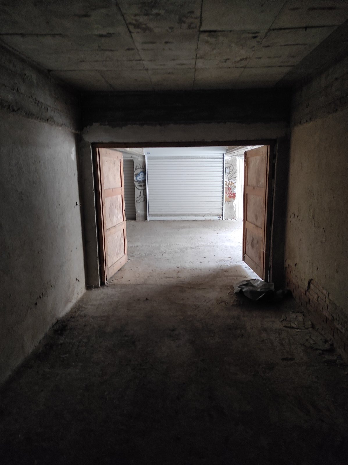 Дава под наем ГАРАЖ, ПАРКОМЯСТО, гр. София, Гоце Делчев, снимка 2 - Гаражи и паркоместа - 53688792