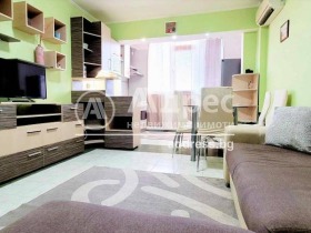 1 chambre Hadji Dimitar, Sofia