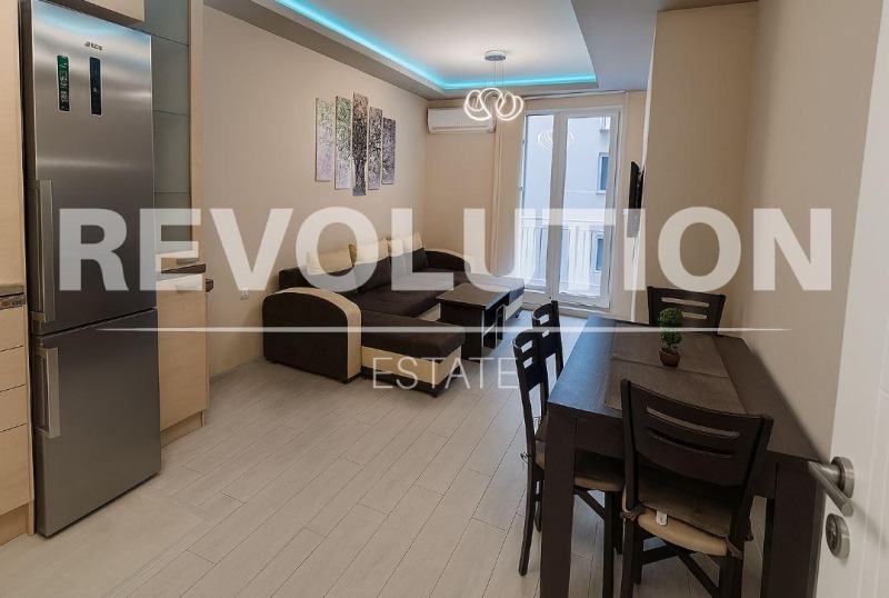 Дава под нем  3-стаен, град Варна, Зимно кино Тракия •  700 € • ID 46342756 — holmes.bg - [1] 