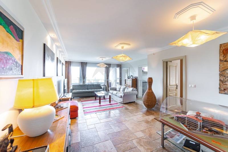 Zu vermieten  3 Schlafzimmer Sofia , Izgrew , 200 qm | 72837017 - Bild [2]
