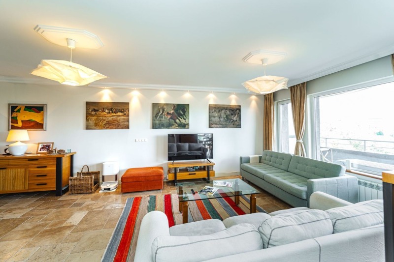 Zu vermieten  3 Schlafzimmer Sofia , Izgrew , 200 qm | 72837017