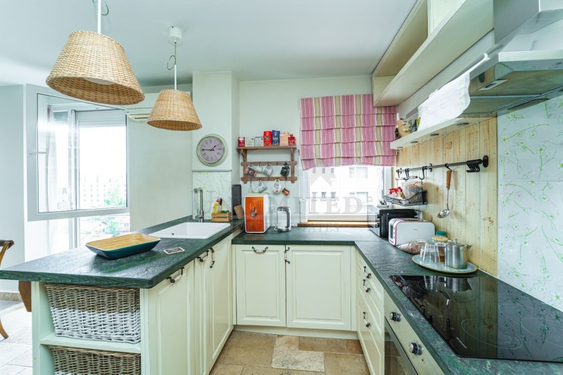 Zu vermieten  3 Schlafzimmer Sofia , Izgrew , 200 qm | 72837017 - Bild [5]