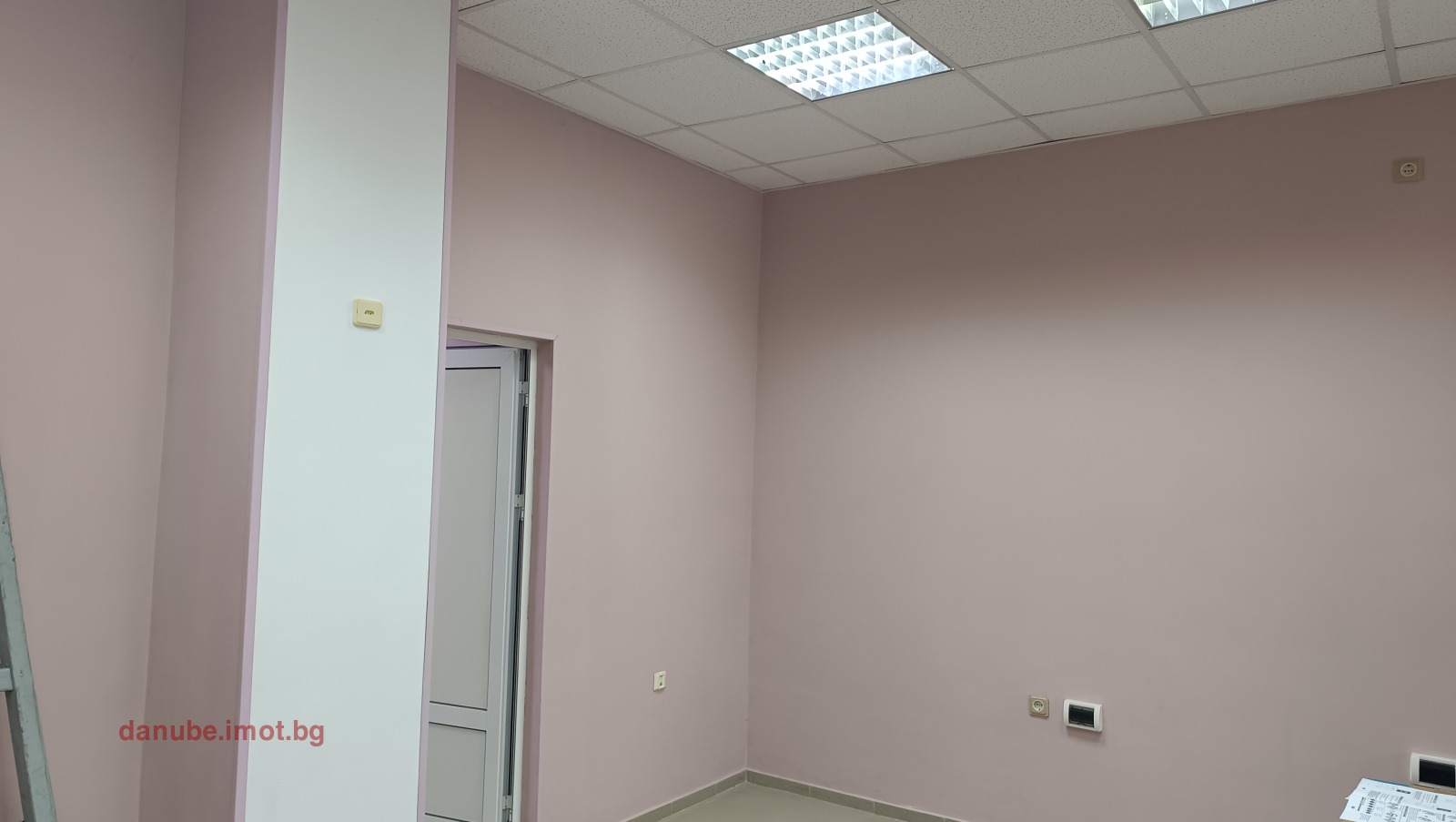 Дава под наем МАГАЗИН, гр. Русе, Център, снимка 2 - Магазини - 55929539