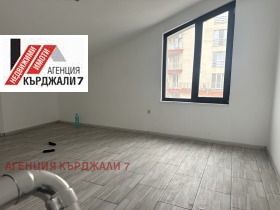 Схоп Центар, Карджали 6