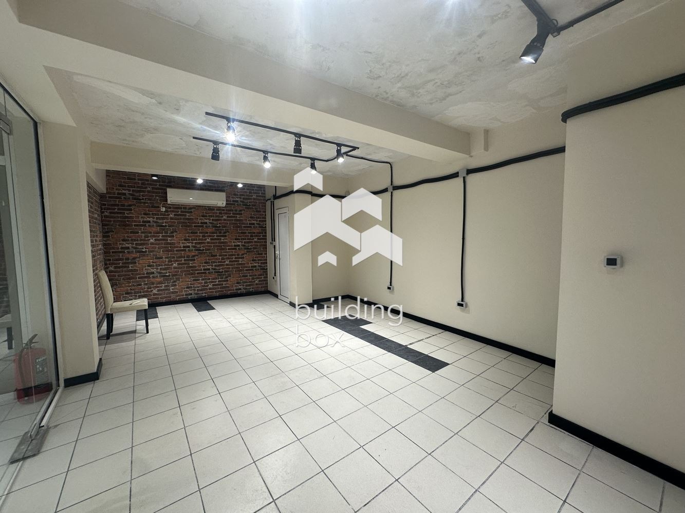 Дава под наем МАГАЗИН, гр. София, Център, снимка 2 - Магазини - 56007760