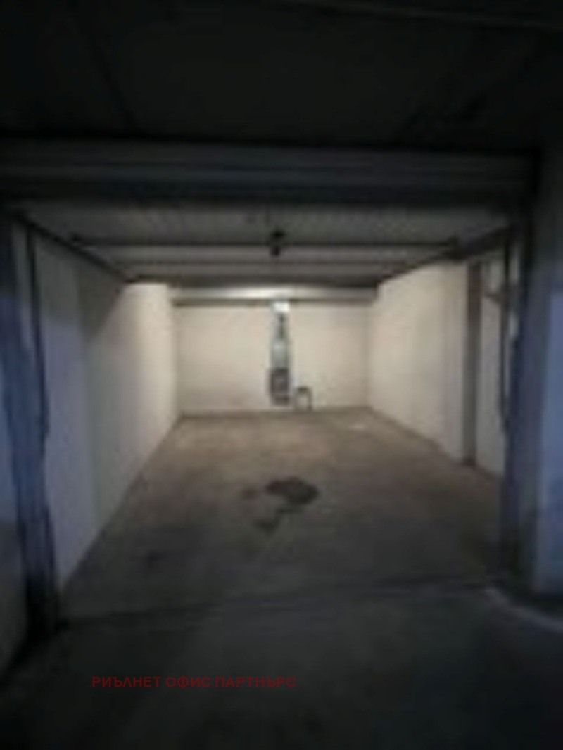 Дава под наем ГАРАЖ, ПАРКОМЯСТО, гр. София, Хладилника, снимка 4 - Гаражи и паркоместа - 53597813