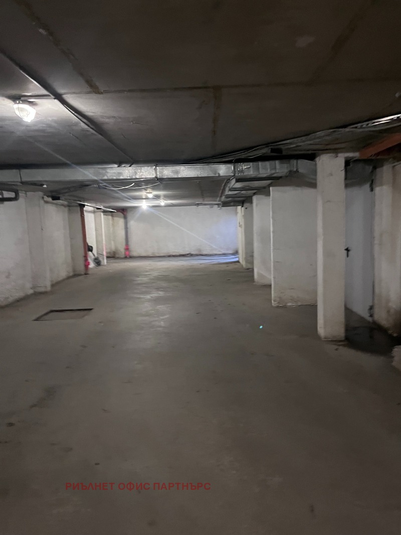 Дава под наем ГАРАЖ, ПАРКОМЯСТО, гр. София, Хладилника, снимка 2 - Гаражи и паркоместа - 53597813