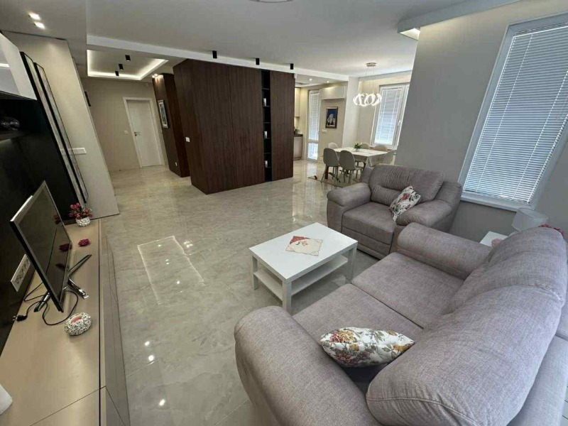 Zu vermieten  3 Schlafzimmer Sofia , Manastirski liwadi , 155 qm | 50421101 - Bild [4]
