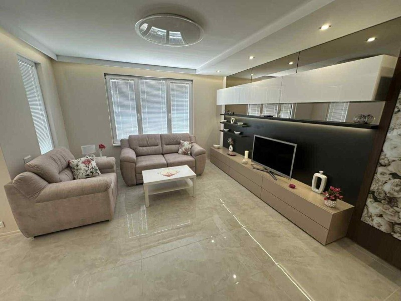 Zu vermieten  3 Schlafzimmer Sofia , Manastirski liwadi , 155 qm | 50421101 - Bild [2]