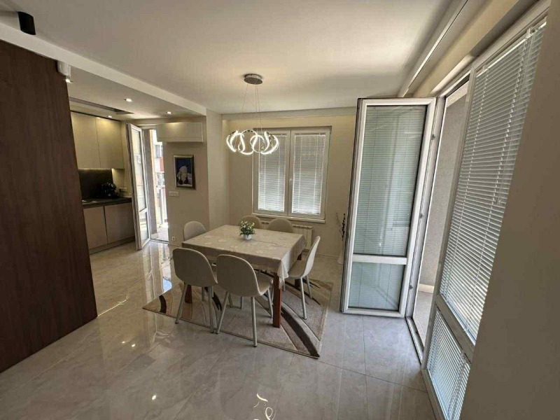 Zu vermieten  3 Schlafzimmer Sofia , Manastirski liwadi , 155 qm | 50421101 - Bild [5]