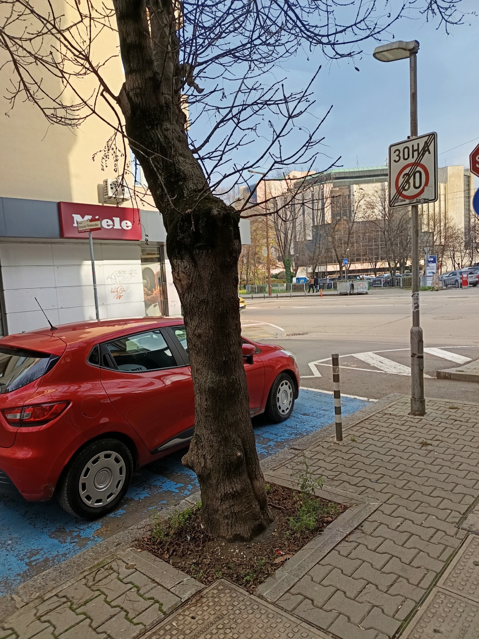 Дава под наем ГАРАЖ, ПАРКОМЯСТО, гр. София, Център, снимка 9 - Гаражи и паркоместа - 55752715