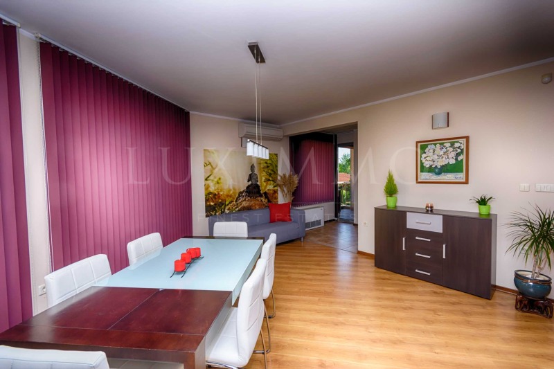 A louer  3 chambres Plovdiv , Karchiyaka , 200 m² | 45371717