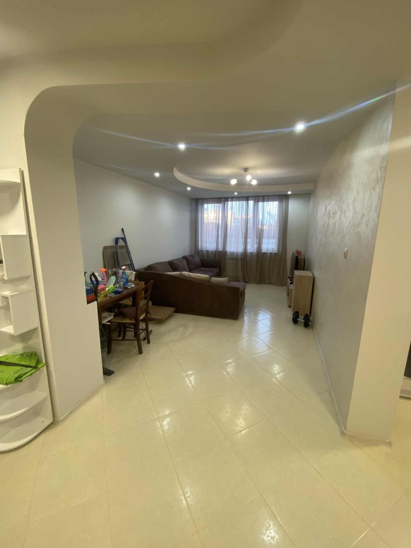 Дава под нем  3-стаен, град София, Люлин 8 •  799 € • ID 16679392 — holmes.bg - [1] 