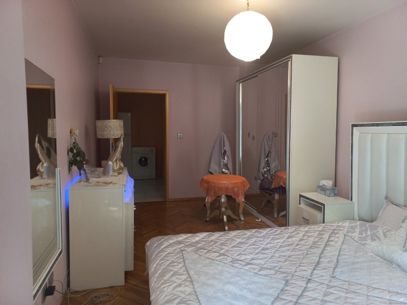 Издаје се  2 спаваће собе Софија , Лозенец , 120 м2 | 72224968 - слика [4]