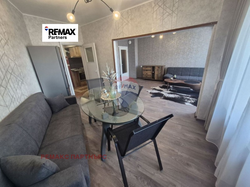 Дава под Наем 3-СТАЕН в град Варна, Конфуто - 100 кв.м / 650 € » 1 271.29 лв., РЕМАКС ПАРТНЪРС