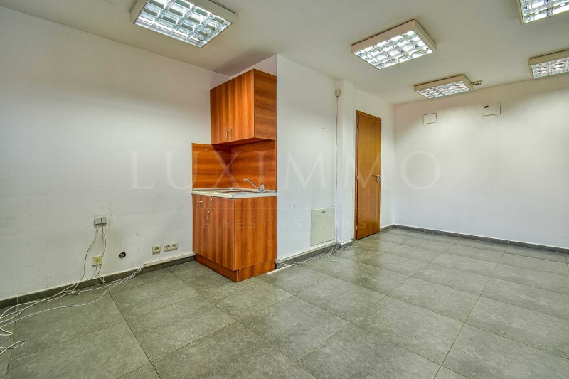 De inchiriat  Birou Sofia , Goțe Delciev , 260 mp | 28054975 - imagine [12]
