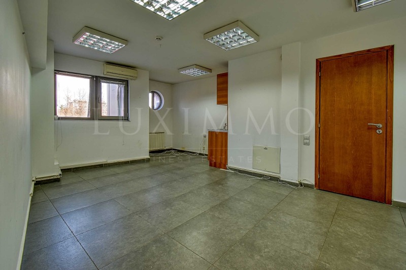 De inchiriat  Birou Sofia , Goțe Delciev , 260 mp | 28054975 - imagine [11]