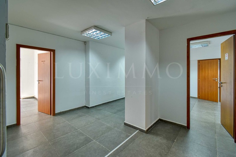 De inchiriat  Birou Sofia , Goțe Delciev , 260 mp | 28054975 - imagine [9]