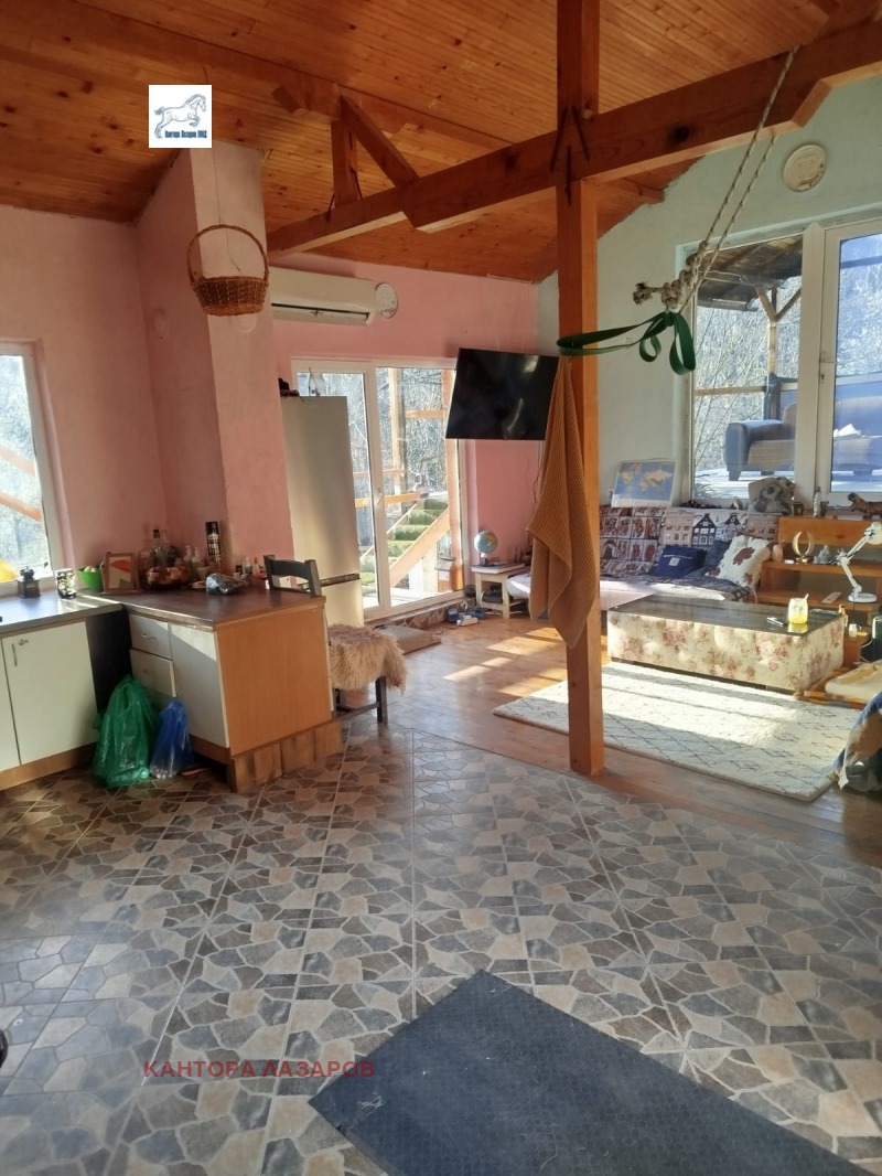 Дава под Наем ЕТАЖ ОТ КЪЩА в град София, гр. Банкя - 100 кв.м / 550 € » 1 075.71 лв., КАНТОРА ЛАЗАРОВ