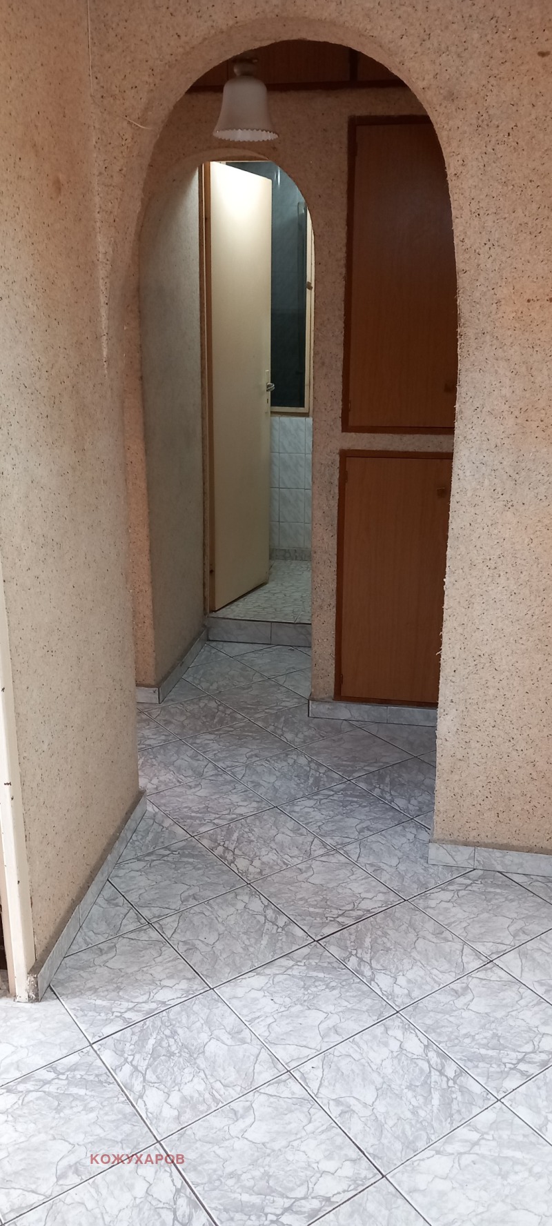 Дава под Наем 1-СТАЕН в област Стара Загора, гр. Казанлък - 44 кв.м / 150 € » 293.37 лв., КОЖУХАРОВ