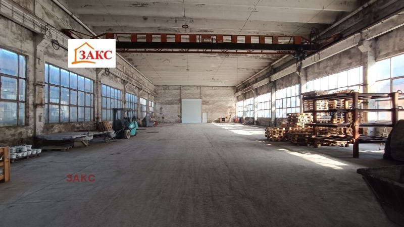 Дава под Наем СКЛАД в град Кърджали, Промишлена зона - Юг - 1300 кв.м / 2 600 € » 5 085.16 лв., ЗАКС