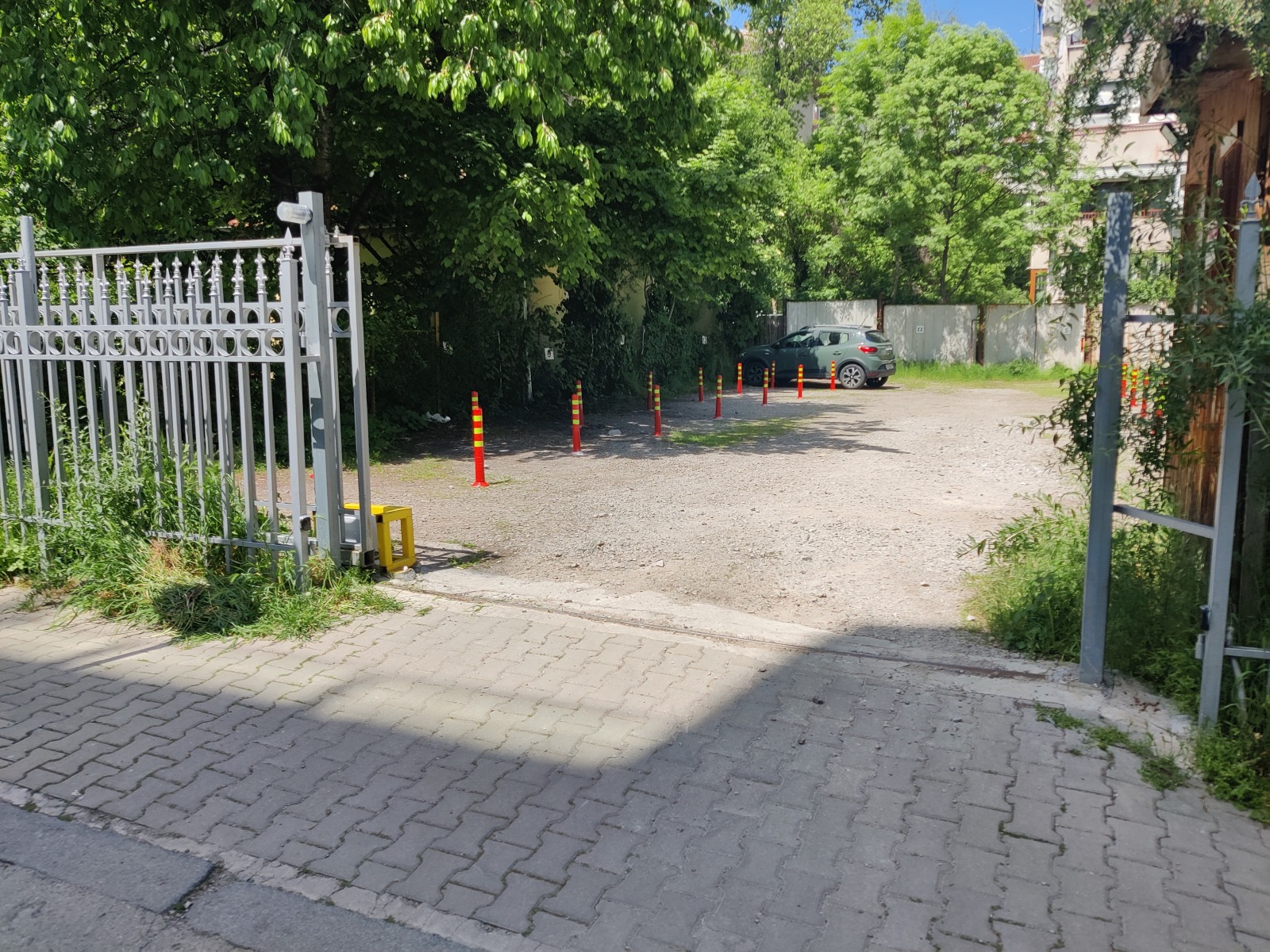 Дава под наем ГАРАЖ, ПАРКОМЯСТО, гр. София, Център, снимка 3 - Гаражи и паркоместа - 54972167