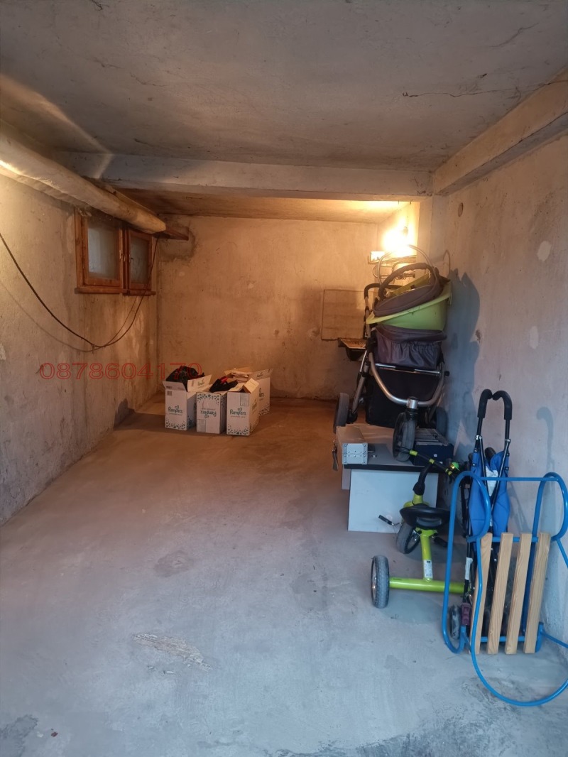 Дава под наем ГАРАЖ, ПАРКОМЯСТО, гр. Плевен, Идеален център, снимка 2 - Гаражи и паркоместа - 53067369