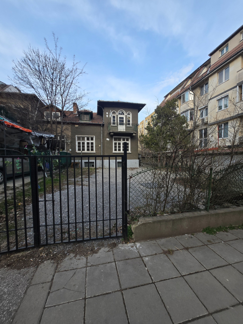 Дава под Наем САМОСТОЯТЕЛНА СГРАДА в град София, Белите брези - 270 кв.м / 2 100 € » 4 107.24 лв., РЕАЛЕН НОВ ДОМ
